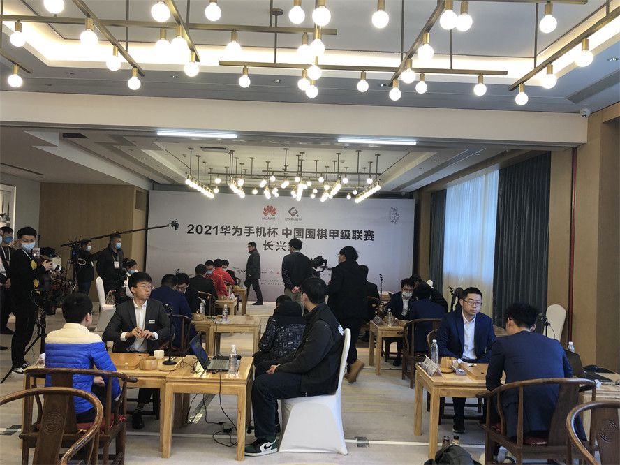 叶辰忙道：贺叔叔放心，我有分寸。
